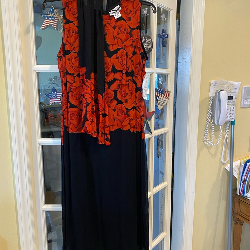 Chic Asymmetrical Black and Red Floral Dress